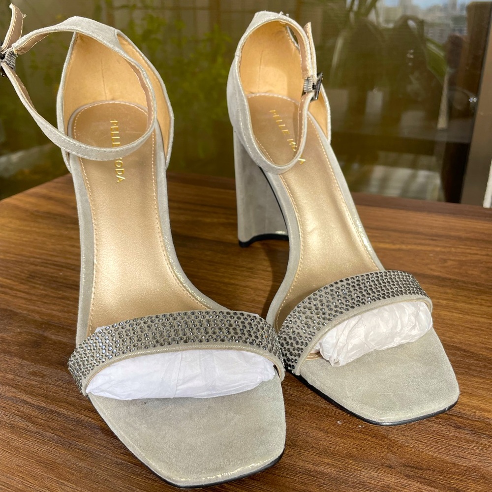 Pelle Moda Ankle Strap Heel- Sz 8.5